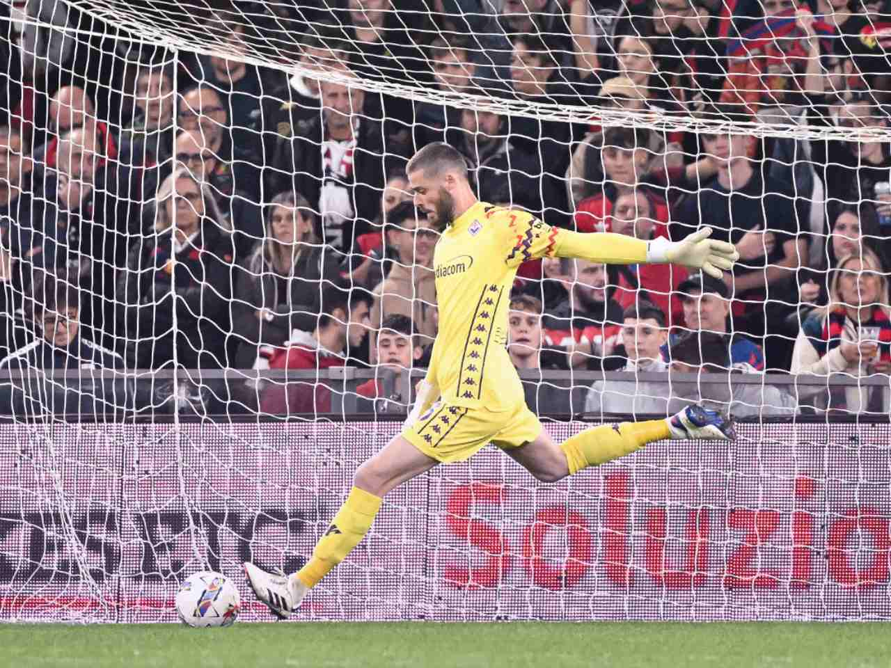 David De Gea dang toa sang ruc ro trong mau ao doi bong moi Fiorentina. Anh: Fiorentina