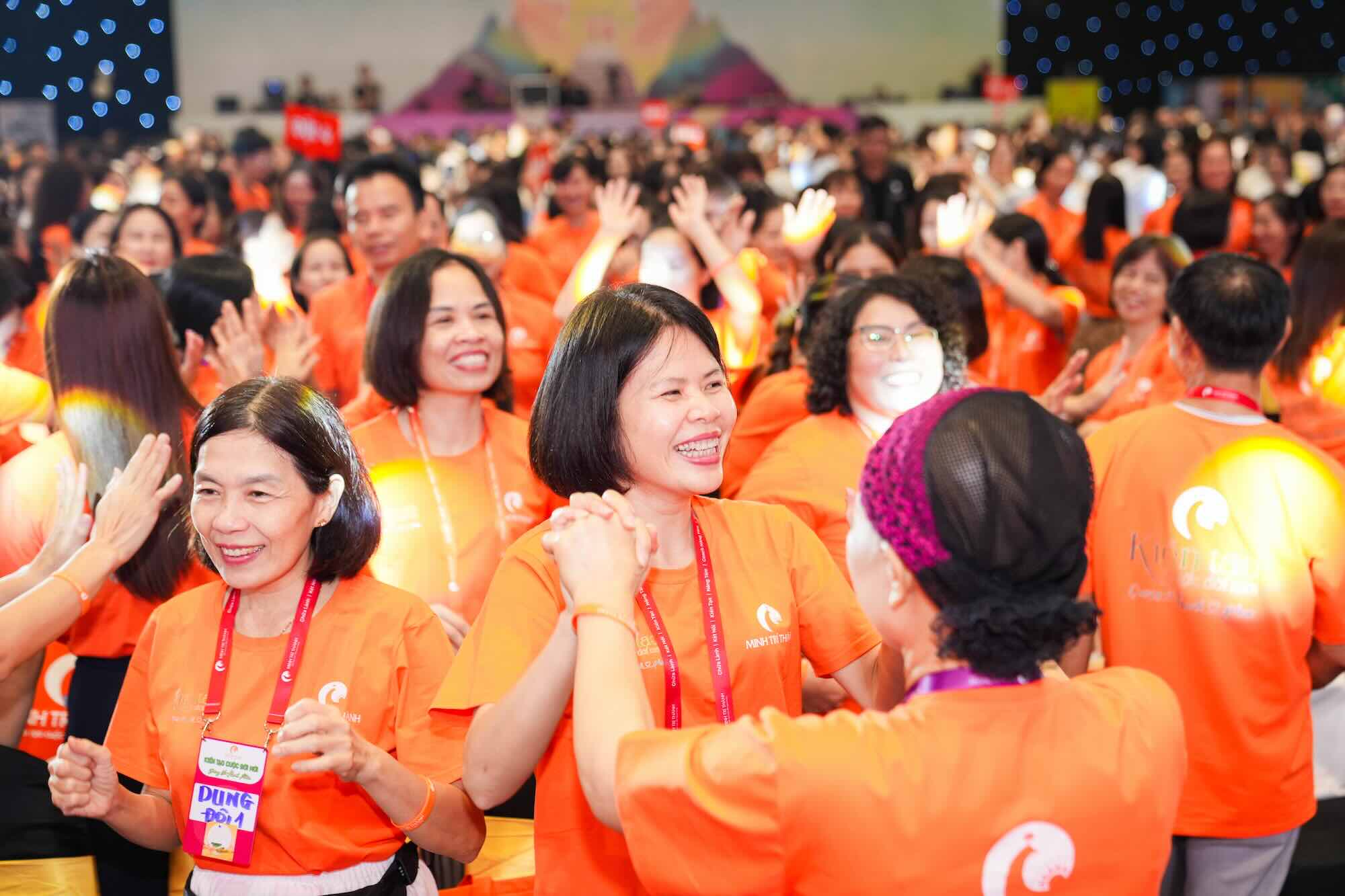 The program “Creating a new life - The way to happiness” brings many happy moments to participants and develops children's awareness. Photo: Hoang Tran