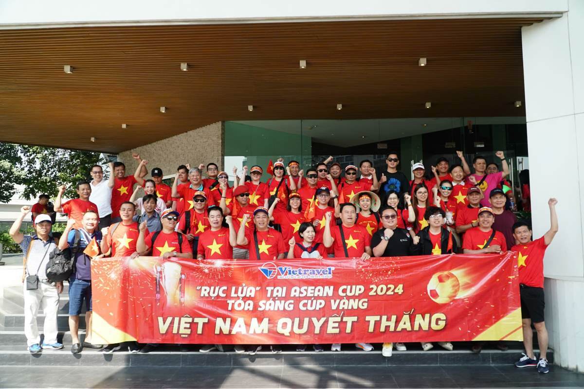 Tour di Thai Lan xem chung ket ASEAN Cup. Anh: DVCC