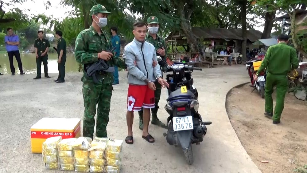 An Giang arrests case of transporting more than 22kg of drugs across the border