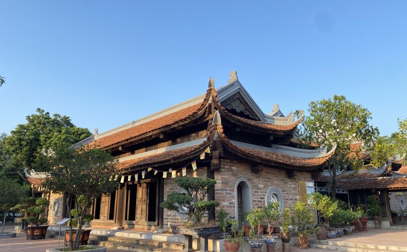 Unique architecture of Kim Lien pagoda.