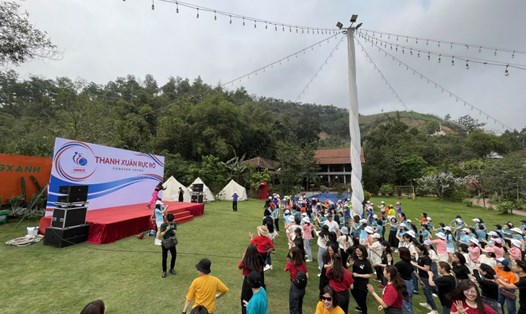 Bản Mường Xanh nơi bỏ xa sự đông đúc của phố thị để đến gần hơn với thiên nhiên. Ảnh: Đặng Tình