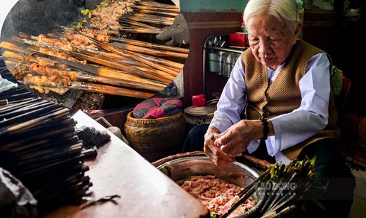 Quán bún chả bán 6 đời ở Nam Định. Ảnh: Hà Vi