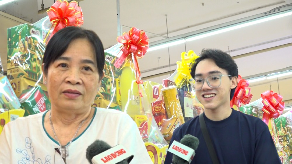 Tet gift baskets come in all price ranges, but people are still not interested
