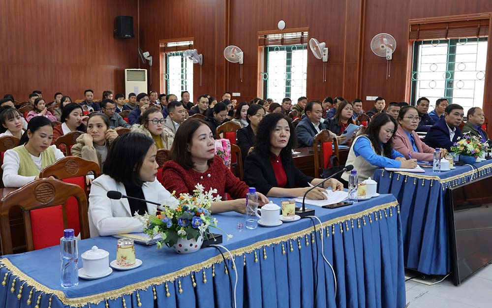 More than 100 grassroots trade union officials in Dien Bien province attended a professional training course. Photo: Minh Thuan
