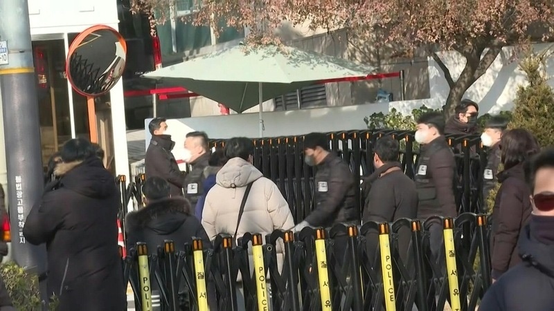 Military and bodyguard forces prevented CIO officers from arresting South Korean President Yoon Suk Yeol. Photo: AFP