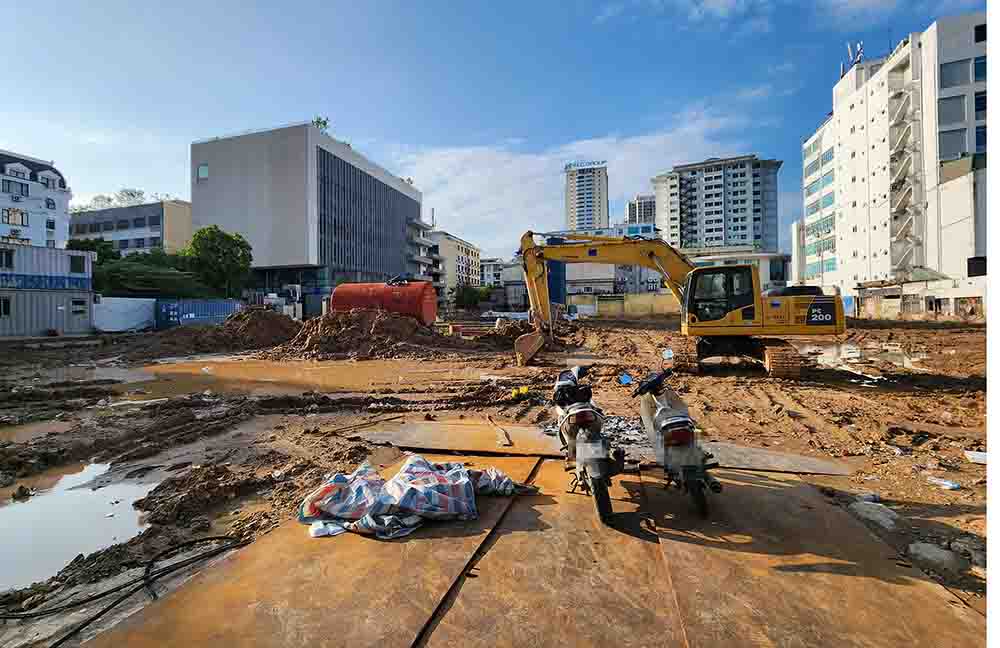 Supply from newly built projects increases but house prices are unlikely to decrease. Photo: Cao Nguyen