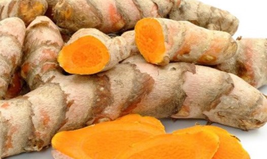 Chế độ ăn uống lành mạnh, thực phẩm giàu chất chống oxy hóa và chống viêm, có thể giúp cơ thể chống lại các tác động tiêu cực từ ô nhiễm không khí. Ảnh: Kiều Vũ.