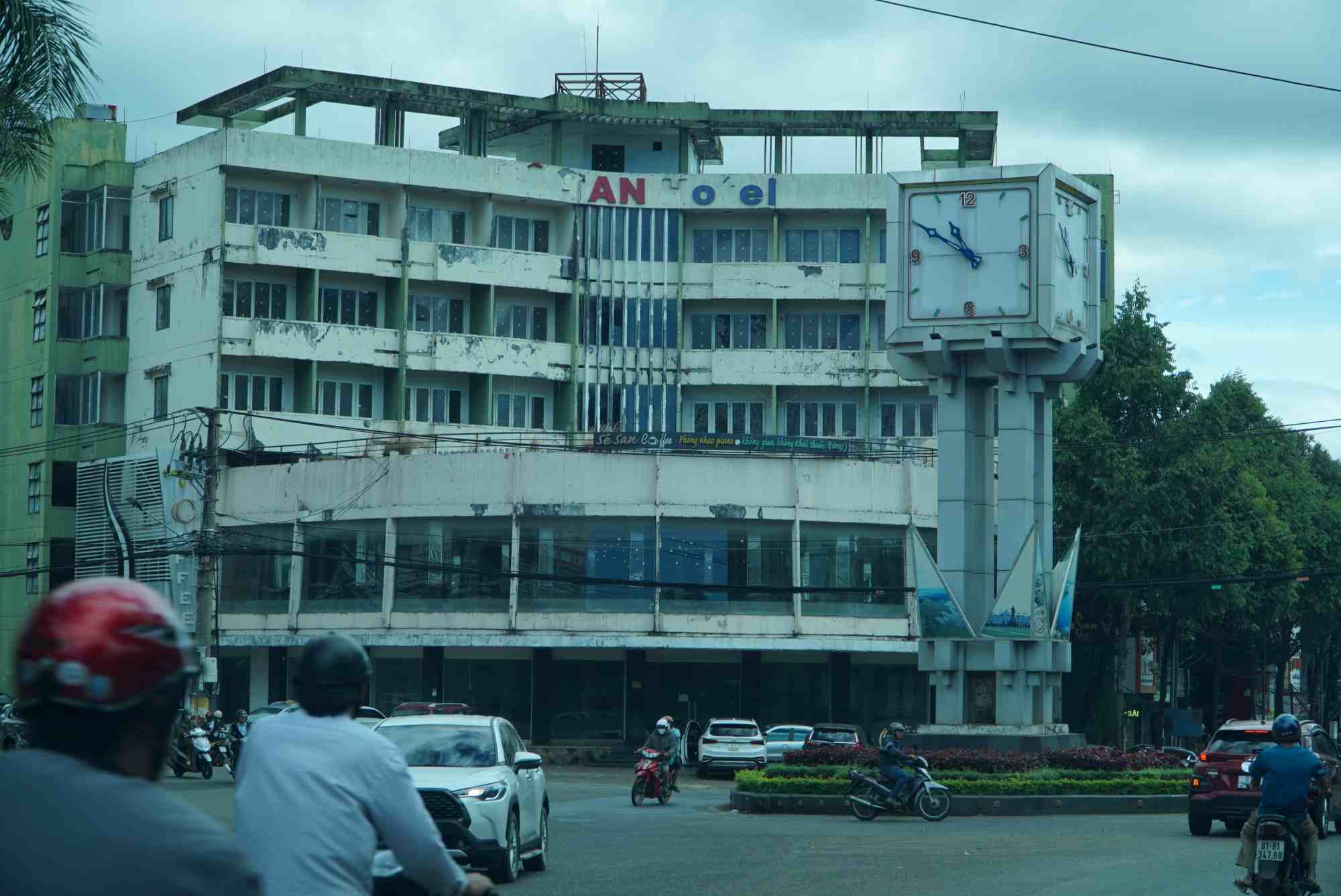 The house and land in a prime location in Pleiku city, Gia Lai has been abandoned for many years. Photo: Thanh Tuan