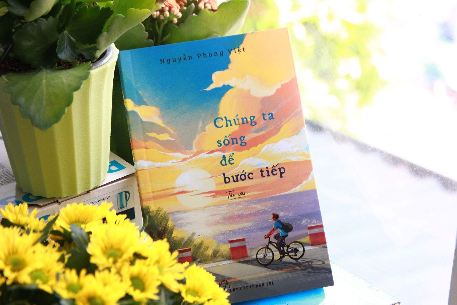 Book "We live to move on". Photo: Publisher.