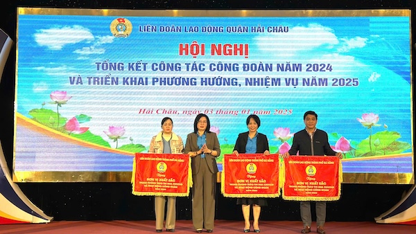 Nhieu tap the, ca nhan thuoc Lien doan Lao dong quan Hai Chau co thanh tich xuat sac trong hoat dong cong doan duoc cac cap, cac nganh tuyen duong, khen thuong. Anh: Nguyen Linh