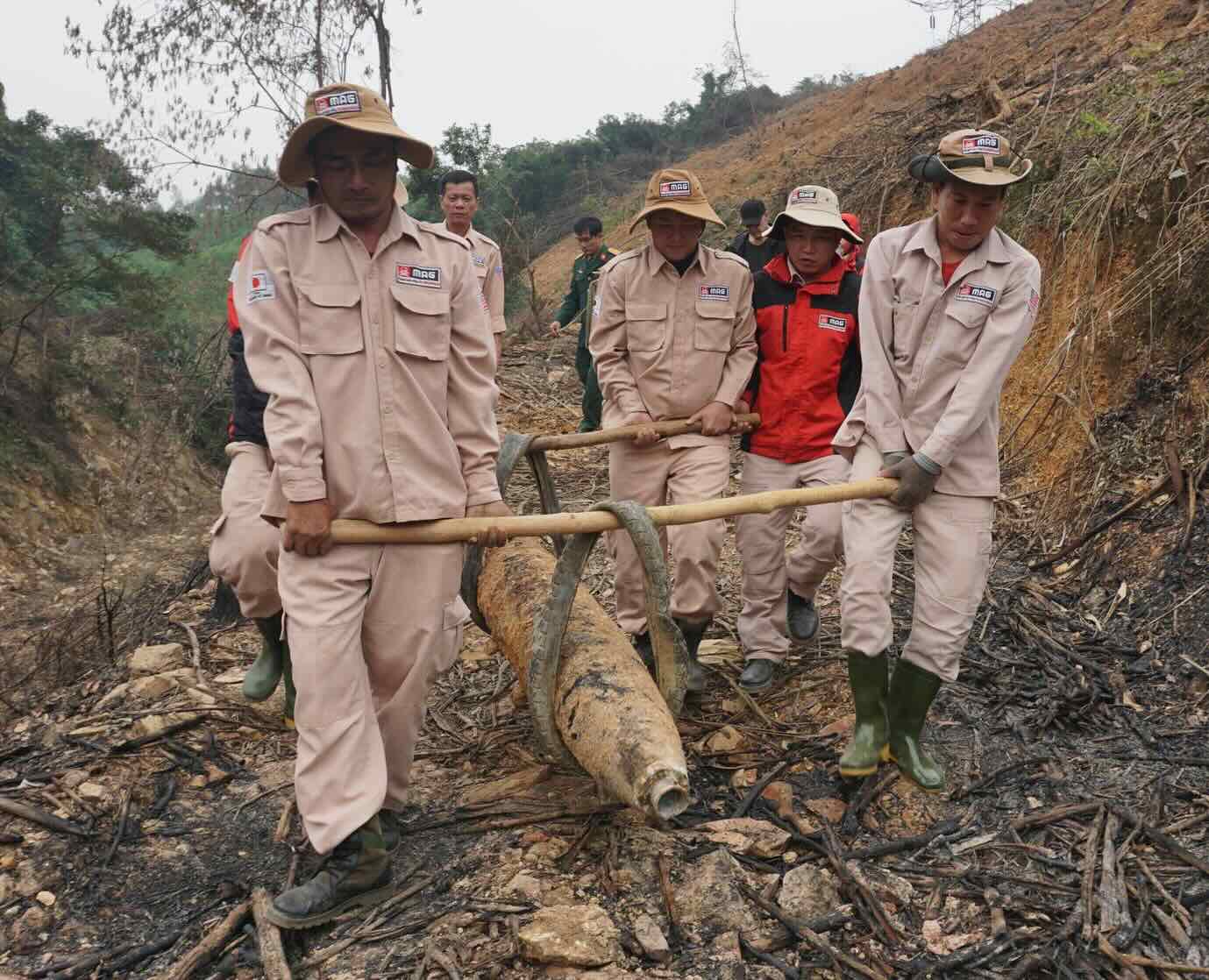 Qua bom sau do duoc dua ve khu vuc luu kho an toan, cho huy no tap trung theo quy dinh. Anh: MAG