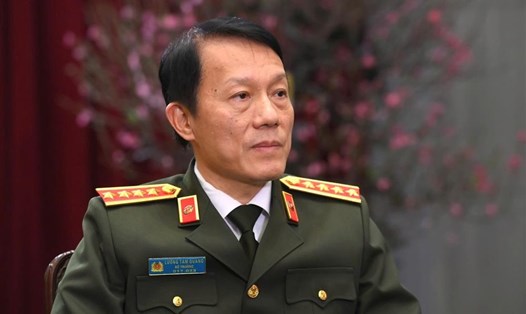 Đại tướng Lương Tam Quang - Ủy viên Bộ Chính trị, Bí thư Đảng ủy Công an Trung ương, Bộ trưởng Bộ Công an - trao đổi với phóng viên báo chí. Ảnh: Bộ Công an