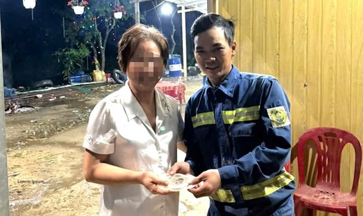 Công nhân Đà Nẵng tìm được nhẫn kim cương cho người dân trong đêm giao thừa. Ảnh: Nguyễn Linh
