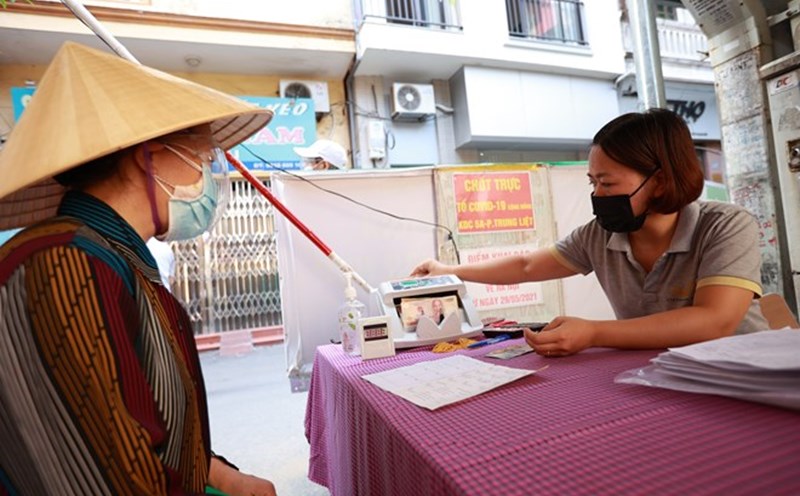 Retired workers receive pension. Photo: Hai Nguyen