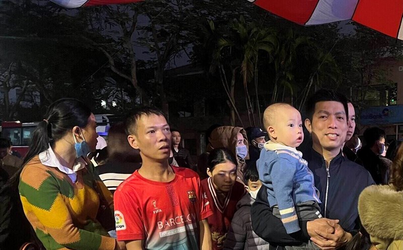 Mr. Nguyen Dac Giang (far right) said he will be more responsible in his work as well as actively respond to activities organized by the Union. Photo: Kieu Vu