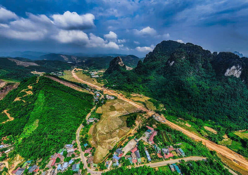 Nhung cong trinh ky vong “mo toang” canh cua Tay Bac. Anh: Khanh Linh 