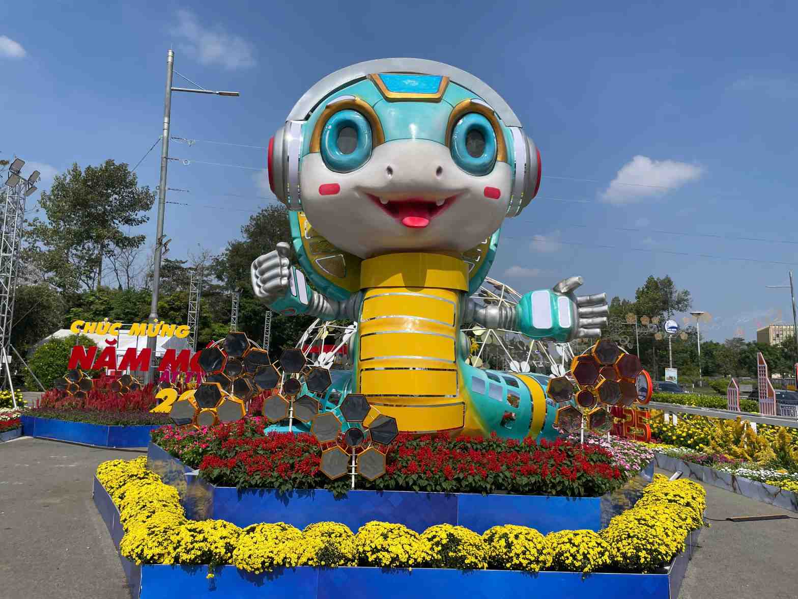 The mascot welcoming the year of the Snake 2025 at Binh Duong flower street. Photo: Dinh Trong