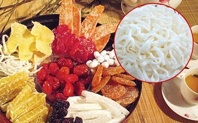 Tet is a time to enjoy many delicious dishes, but consuming too much unsuitable food can affect sleep. Graphics: Thanh Nga.