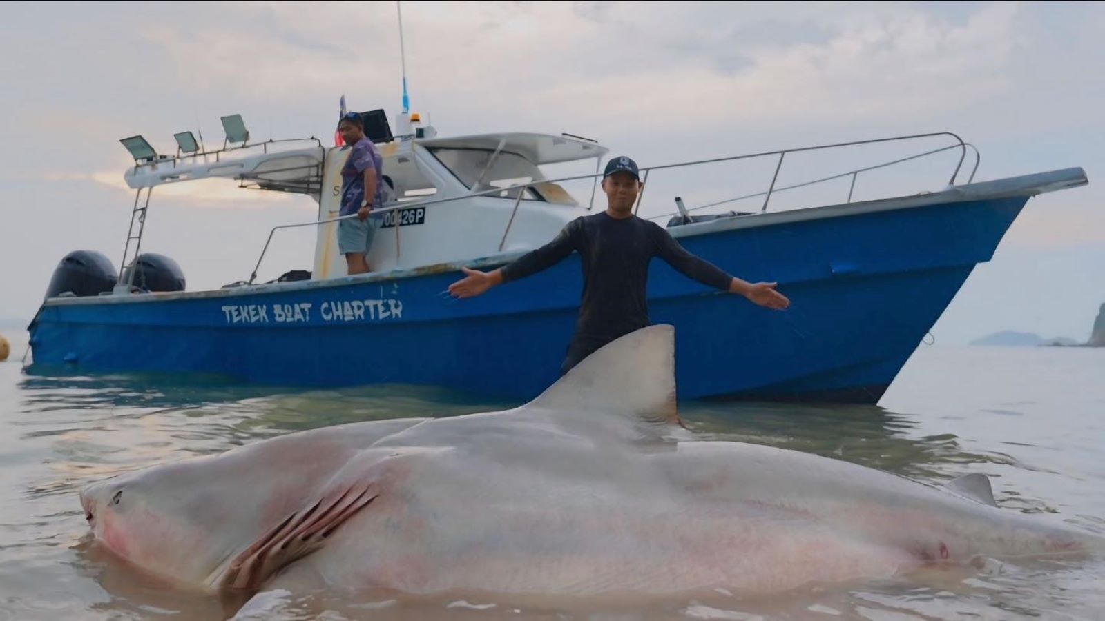 Le Khanh Hoa and his trophy, a bull shark. Photo provided by the character