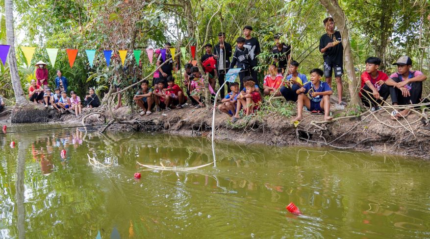 Cung voi su co vu nhiet tinh cua khan gia, nhung tran dua ghe ngo dien dien cang them phan soi noi va hap dan.