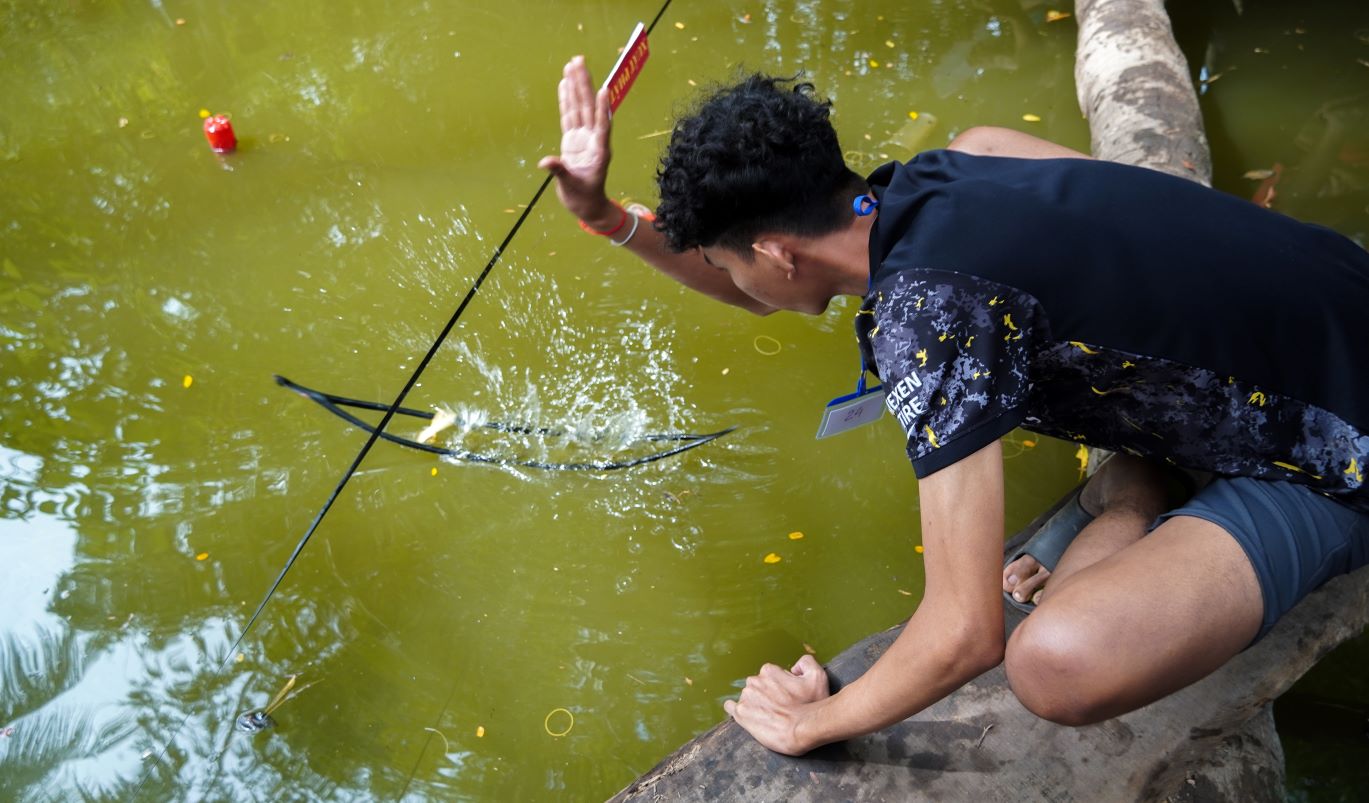 Khong chi la mot tro choi dan gian, dua ghe ngo dien dien con la bieu tuong cua su kheo leo, sang tao va tinh than doan ket, gop phan bao ton nhung net dep van hoa truyen thong cua cong dong Khmer.