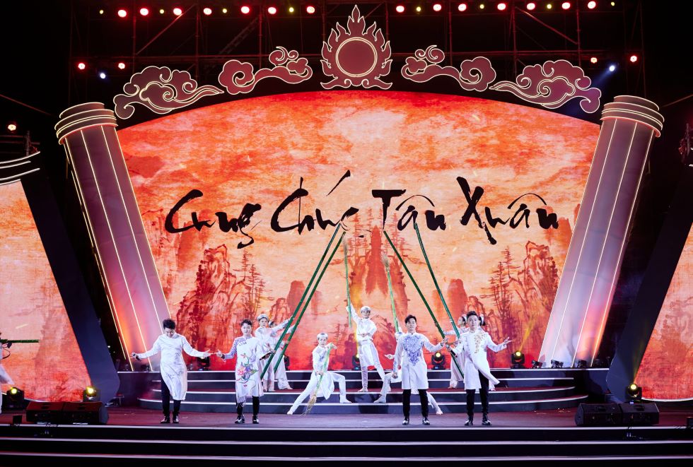 Tay Ninh Fragrance Program at Ba Den Mountain Station Square. Photo of Ba Den Mountain Spring Festival Organizing Committee