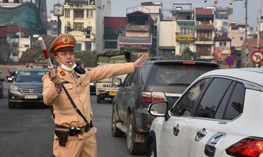 Cảnh sát giao thông Hà Nội điều tiết giao thông. Ảnh: Dương Hiệp