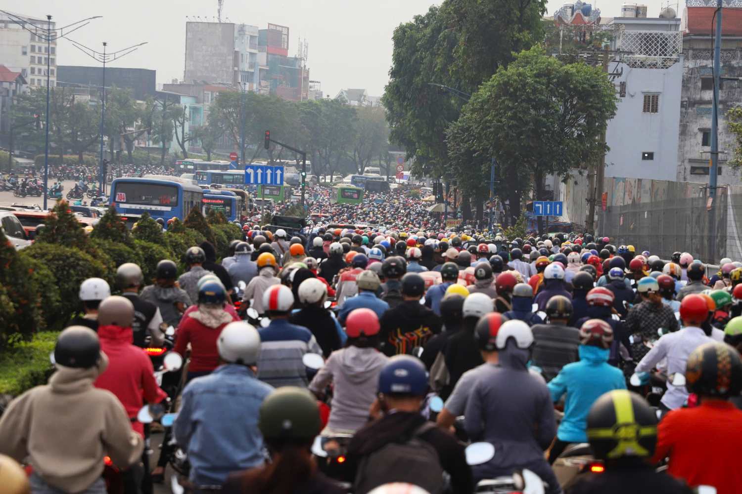 Traffic jam on Truong Chinh street towards Tan Son Nhat. Photo: Minh Quan