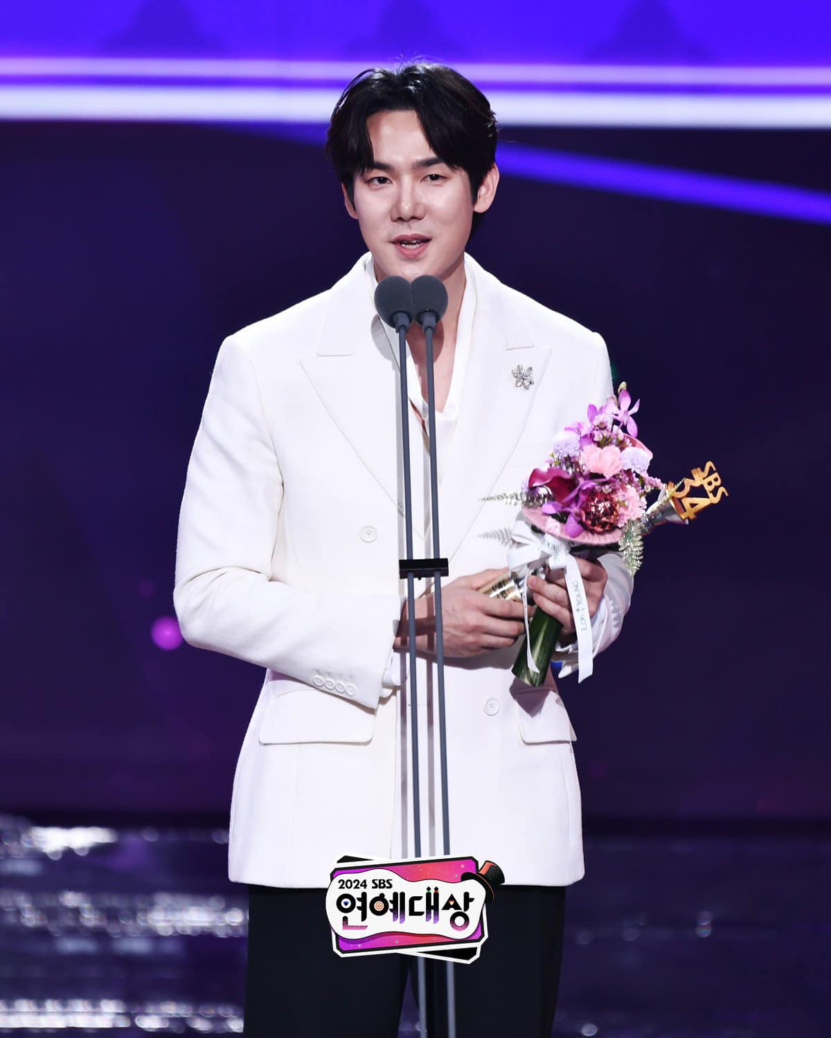 Dien vien hon 20 nam kinh nghiem Yoo Yeon Seok tu nhan minh la mot “MC moi“. Anh: SBS