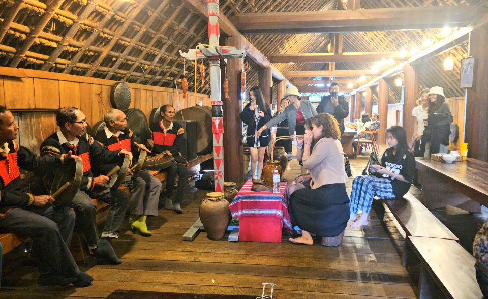 Tourists enjoy rice wine. Photo: Thanh Quynh