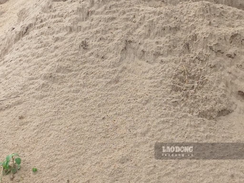 Tien Giang Provincial People's Committee has just approved environmental impact assessments for three sand mining projects on the Tien River. Photo: Thanh Nhan