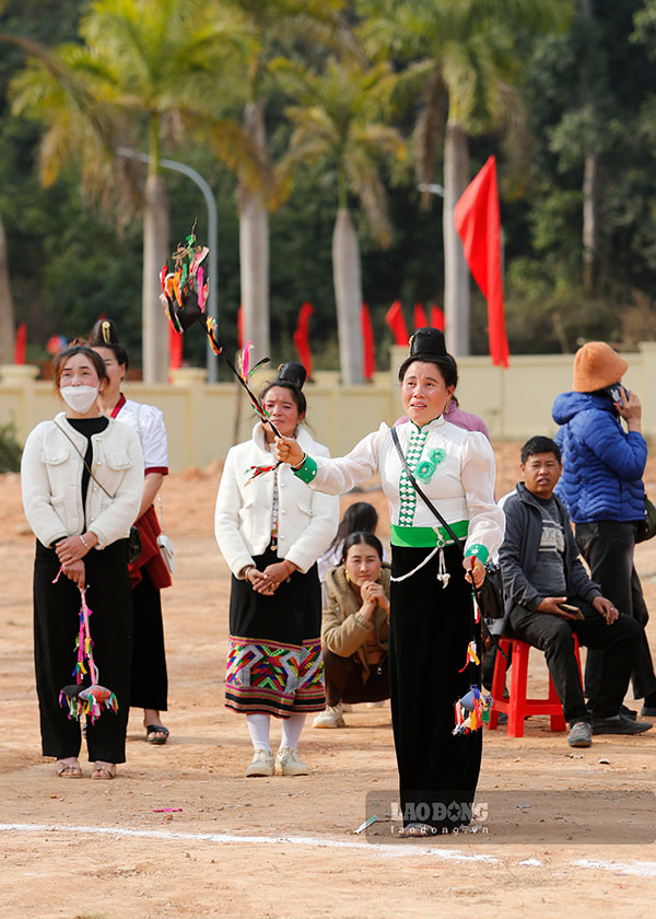 Tro choi tung con vong, khong gioi han nguoi choi, tu tre em den nguoi lon deu co the tham gia.