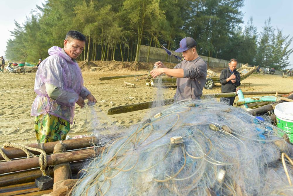 Theo cac ngu dan, viec “xong bien” dau nam khong chi mang y nghia ve kinh te ma con la loi cau mong cho mot nam mua thuan gio hoa, vuon khoi bam bien thuan loi. Anh: Quach Du