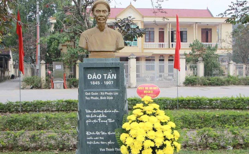 Statue of celebrity Dao Tan at Tuy Phuoc park (Nghen town, Can Loc district, Ha Tinh). Photo: Quoc Hiep