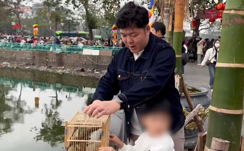 On the third day of Tet, the price of released birds doubled compared to normal days