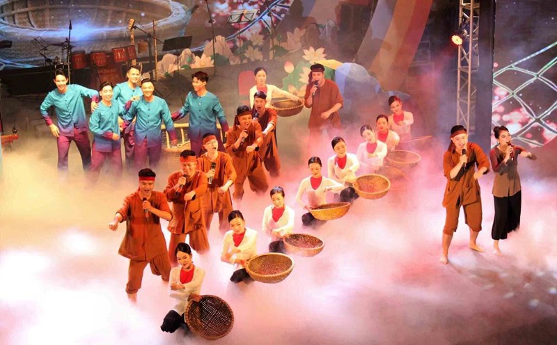 Vi Giam Folk Song Club of Hung Nguyen district (Nghe An) during a performance. Photo: Hung Nguyen