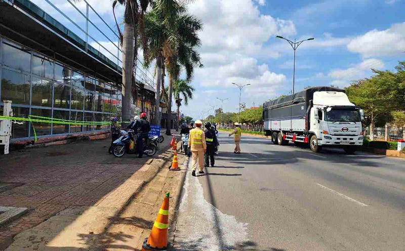 Traffic police check motorbikes during Tet At Ty. Photo: Bao Trung