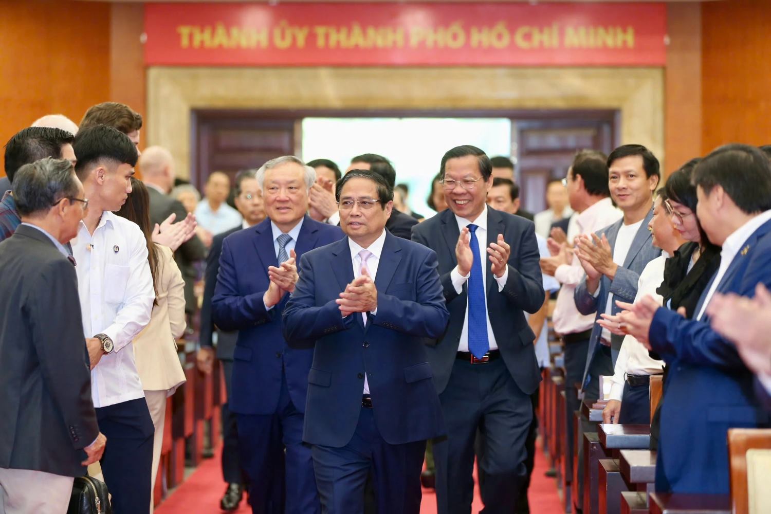 Prime Minister Pham Minh Chinh attends the conference announcing the resolution on building an international financial center. Photo: Hoang Trieu
