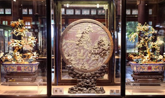 Bảo vật quốc gia phù điêu thời Minh Mạng đang được lưu giữ tại điện Long An, Bảo tàng Cổ vật cung đình Huế. Ảnh: Nguyễn Luân.