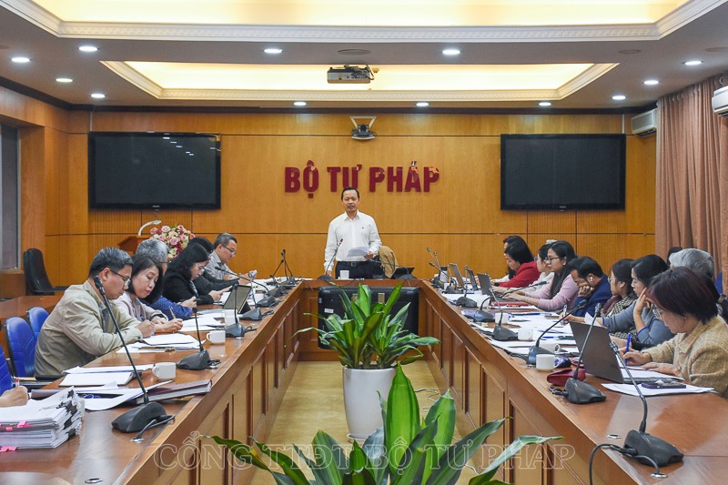 Bộ Tư pháp họp về xây dựng chính sách Nghị quyết về việc xử lý các vấn đề phát sinh liên quan đến sắp xếp tổ chức bộ máy. Ảnh: Bộ Tư pháp 