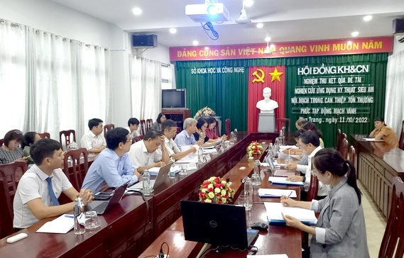 Department of Science and Technology held a meeting to evaluate the research project on the application of intravascular ultrasound in intervention of complex coronary artery lesions. Photo: Nha Trang
