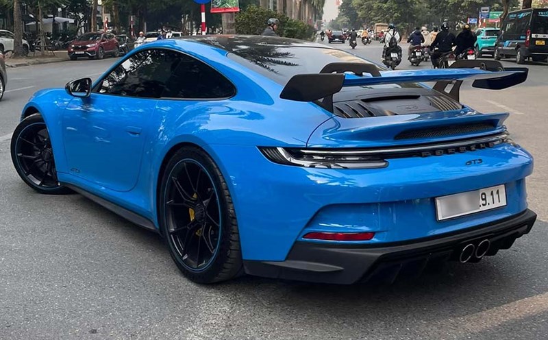 The owner of a 992 generation Porsche 911 GT3 spent 40 million VND to own a license plate with the number ending in 911. Photo: Mai Xuan Duc