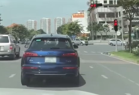 Police are verifying the video of the car going to the traffic light that was red and then turned green. Photo: Cut video