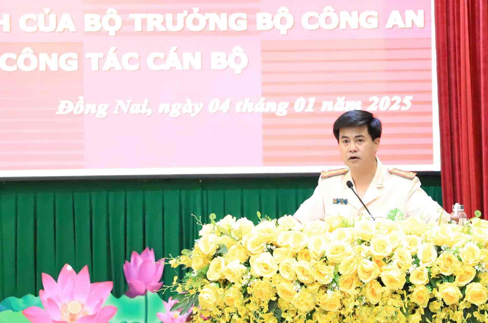 Dai ta Nguyen Duc Hai - Giam doc Cong an tinh Dong Nai phat bieu nhan nhiem vu. Anh: Cong an Dong Nai