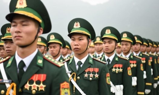 Bãi bỏ bảng lương lực lượng vũ trang theo mức lương cơ sở khi áp dụng 3 bảng lương mới. Ảnh: Trần Vương