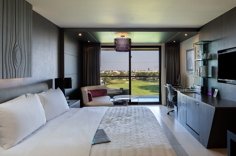 Da so phong cua khach san co tam nhin ra san golf. Anh: Le Meridien Suvarnabhumi  