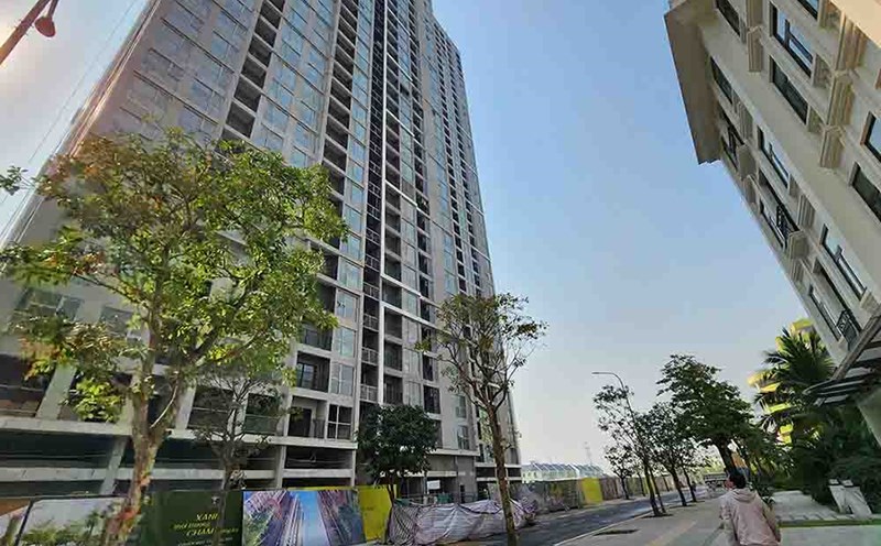 Many apartment owners still ask for high prices, making buyers surprised. Photo: Cao Nguyen.