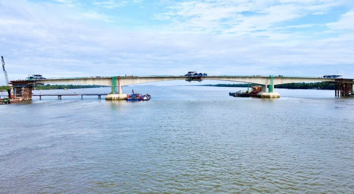 Dai Ngai 2 Bridge helps break the monopoly of Cu Lao Dung island district. Photo: Phuong Anh