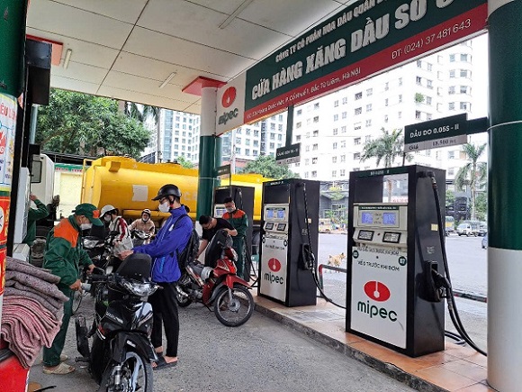 Gasoline prices are expected to increase sharply. Illustration: Ha Vy